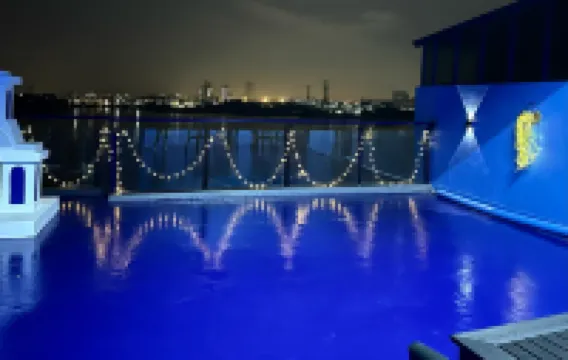 Santorini 3000sqft Townvilla, rooftop BBQ, 5BR, 13pax