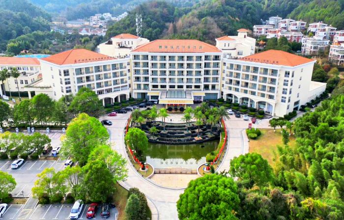 Xihai Hot Spring Holiday Hotel