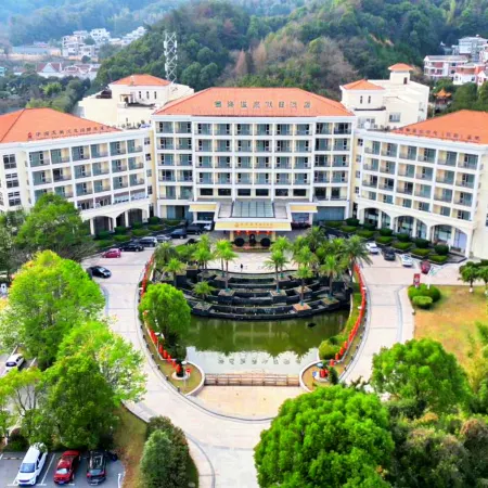 Xihai Hot Spring Holiday Hotel