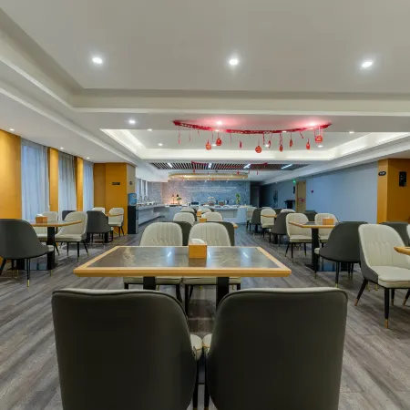 Puyang Fuli Hotel (Wanjia 360 Plaza Branch, Changqing Middle Road)