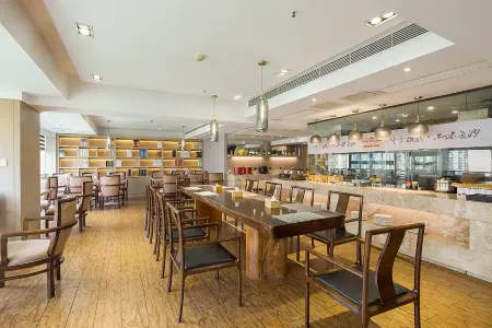 SUITES BY WYNDHAM CHANGSHA MEIXI LAKE Отели рядом с достопримечательностью «Hunan First Normal University»