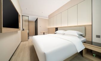 Huacheng Hotel (Nanningdong Railway Station South Square)