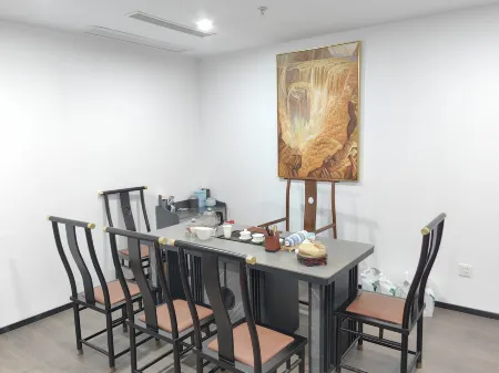 GIORGIO MORANDI HOTEL Отели рядом со станцией Ji'nan West Railway Station