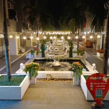 Bansuay Phra Nang Klao Near MRT Phra Nang Klao Bridge