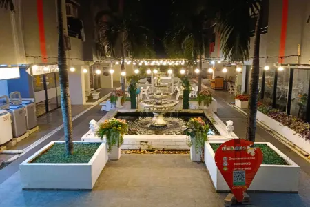 Bansuay Phra Nang Klao Near MRT Phra Nang Klao Bridge Отели рядом с достопримечательностью «Bang Kwang Central Prison»