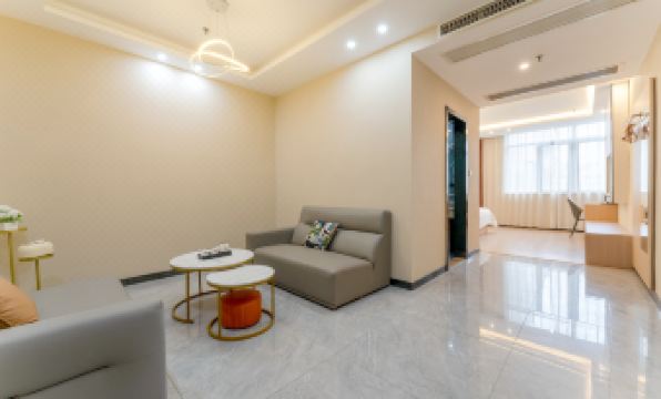 Chaoman Hotel (Foshan Qinghuiyuan Huagai Road Pedestrian Street)