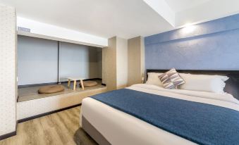 Chongqing Guanyinqiao Rezen Select Hotel (Hongqihegou Light Rail Station)