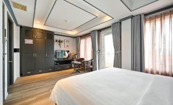 THE STAR HOTEL