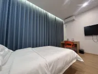 Qingyun Pavilion Hotel (Shangcai Longxiang Road Yigao Stadium) - 2-Star