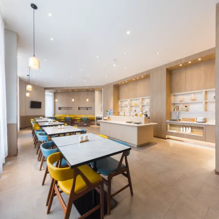 HanTing Premium Hotel (Chengde South Station University Town)