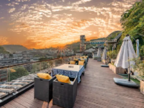 Tianqingshe Riverview Homestay (Phoenix Ancient City Lijiang Branch) โรงแรมในเฟิ่งหวง