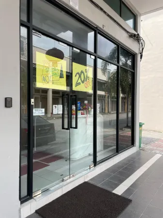 HPY Hotel Отели рядом с достопримечательностью «Big Coral Cave ,Gunung Karang Besar»