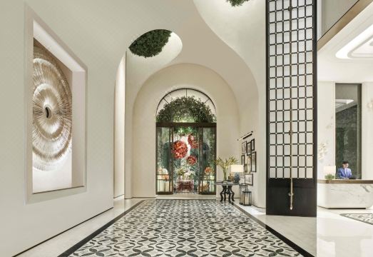 샹그릴라 선전 난산의 다양한 조식 또는 고급 수영장