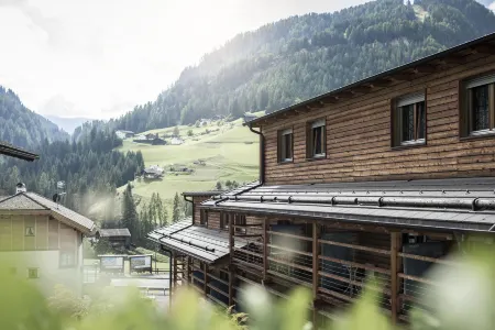 Alpstay - Smart Hotel Saslong