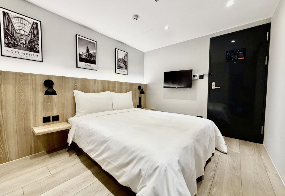 N2 호텔의 현대적인 객실 인테리어 이미지