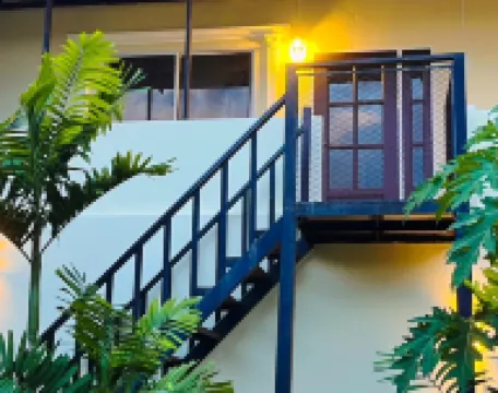 Inghome & Guesthouse Hotels near Wat Sai Mun