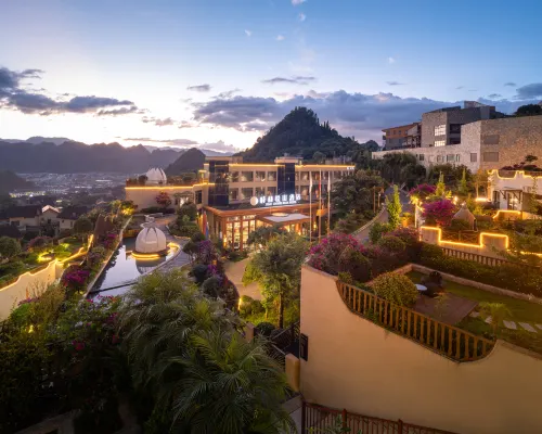 Fenglin Yueshan Hotel (Xingyi Wanfenglin International Convention Center Observation Deck) Hotels in Xingyi