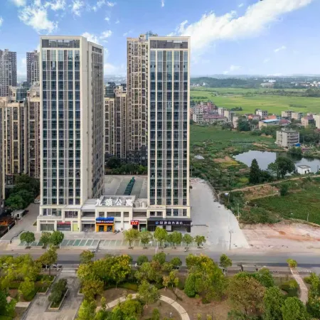 Yinchi Business Hotel (Jinxian County IM Plaza)
