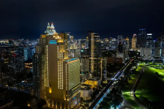Grande Centre Point Prestige Bangkok Hotels near Thao Maha Brahma