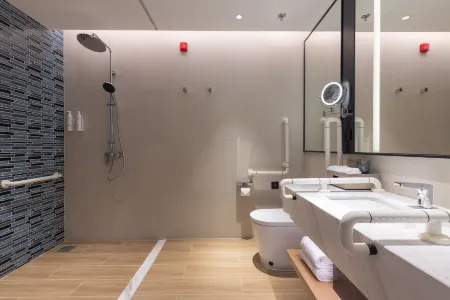 Wuhan Hankou Railway Station Marriott Fairfield Hotel Отели рядом с достопримечательностью «Hubei University of Police (North Campus)»