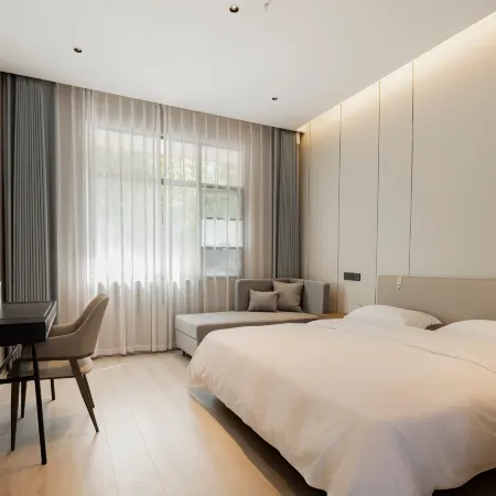 Lohas Hotel (Shangrao Wannian Caifu Pedestrian Street Runfeng Shopping Plaza)