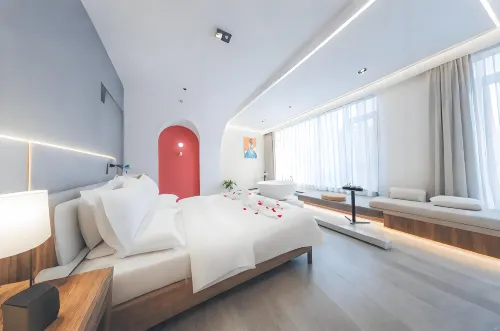 Oude Hotel (Leshan Zhanggongqiao Food Street)