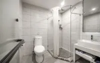 7 Days Premium Hotel (Guiyang Qianlingshan Park Gaicha Road Subway Station Branch) - Dağ Manzaralı