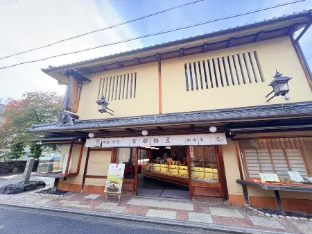 5 minutes from Shijo Omiya Station, in the center of Kyoto, a rental group Отели рядом с достопримечательностью «Храм Кёдзан-дзи»