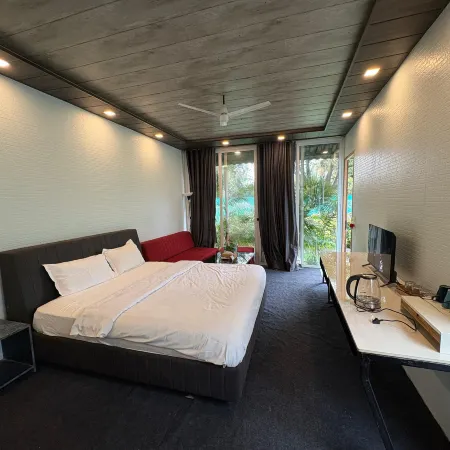 Nature's Cove Resort