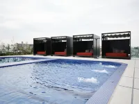Premium hotel MONday MAIHAMA View 1 - Rooftop Pools