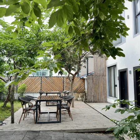 Liyang wild creeping grass home stay