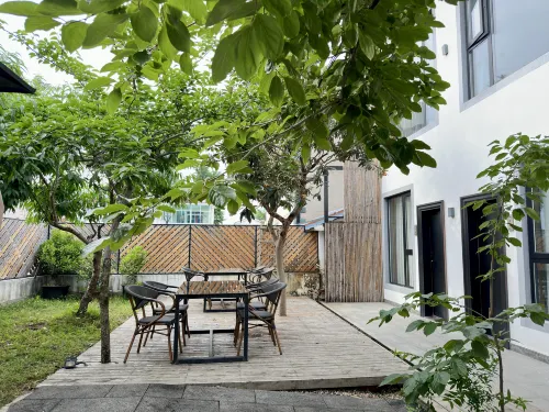 Liyang wild creeping grass home stay