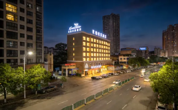 Yibai·Yuemei Hotel (Gufu Street, Anshun Ancient City)