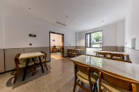 Yuegui · Baiyue MAX Cinema Garden Hotel (Guiyang Jiaxiu Building Qingyun Market Branch) - balcony