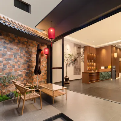 Xishe Private Hot Spring Hotel (Huquan Ecological Park) Hotels near Yuhuang Pavilion