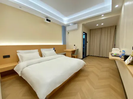 Yudu Shiguangli Hotel (Yudu New Long March Advanced Technical School)