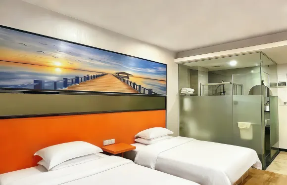 18精品酒店（梧州市中山公園騎樓城步行街店）