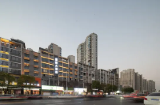 Liling Cichen Grand Hotel (Liquan Road Jiuhong Century Plaza)