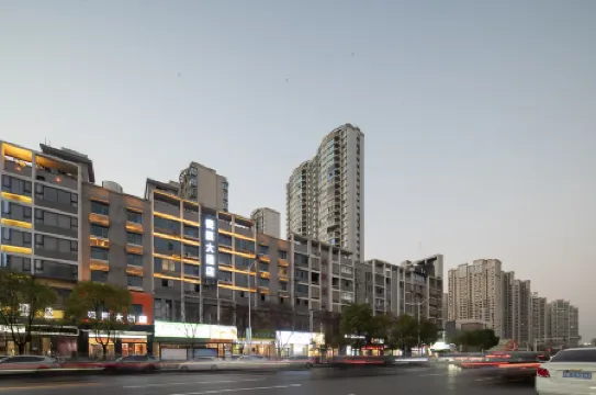 Liling Cichen Grand Hotel (Liquan Road Jiuhong Century Plaza)