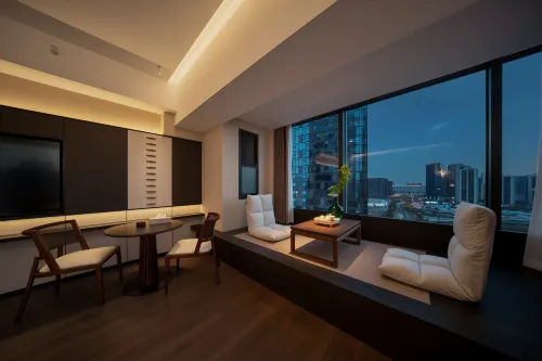 He · Linuo Urban Healing Hotel (Kunming Wanda Plaza)