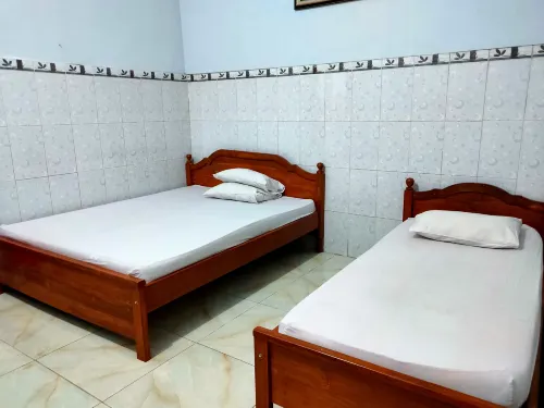 Hotel Keluarga Mekar Jaya Syariah Near UNS Solo - breakfast