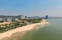 皇家蓮花下龍五臥別墅