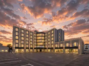 Zhaosu Warm Bay S Hotel