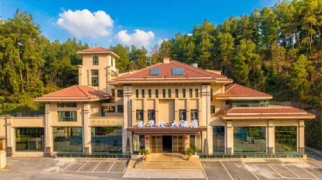 Hualun Hotel (High-speed Railway Station & Zoo)