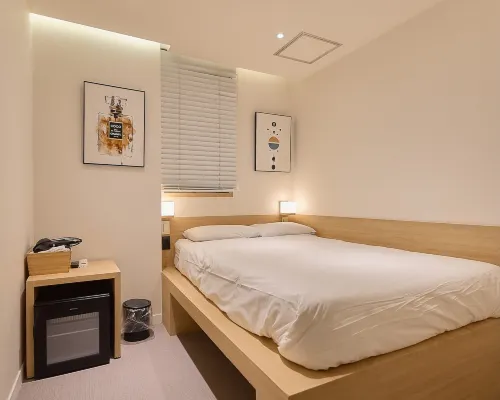 أرترافل ميونغدونغ Hotels near نون سكوير