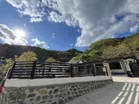 Ice Lake Tassel Homestay