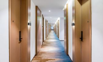 Lyman Hotel (Changbai Mountain North Slope Distribution Center Erdao Baihe Branch)
