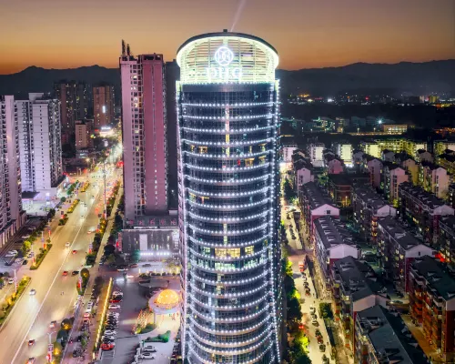 Donghuang International Hotel Hotel di Xinhua County
