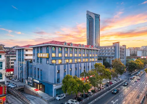 Pojing Hotel (Liuzhou Five-Star Commercial Pedestrian Street Jiangbin Park Branch) - balcony