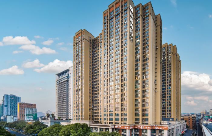 Ease Hotel · Zhi (Yichang Three Gorges Visitor Center Binjiang Wanda)